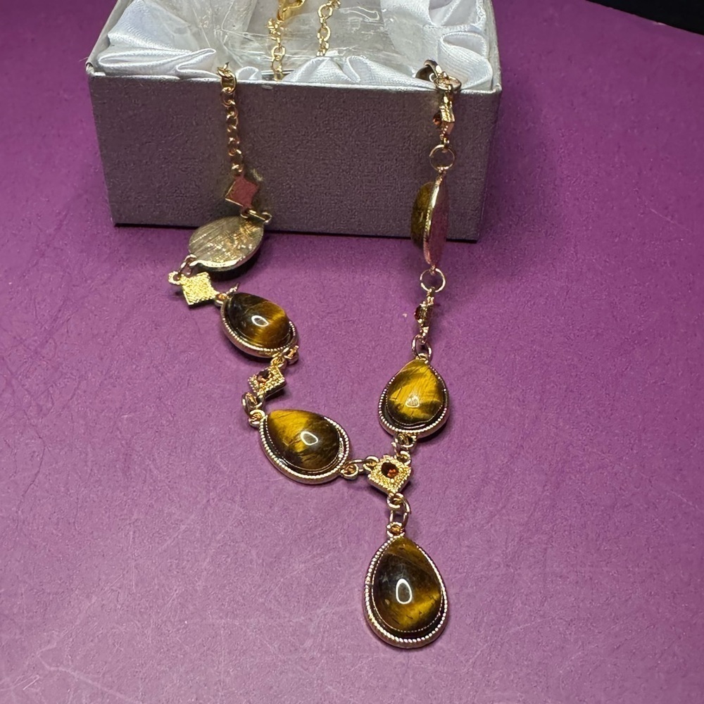 Yellow Tiger's Eye and Brown Austrian Crystal Necklace 20 Inches. New in box. - Picture 4 of 7